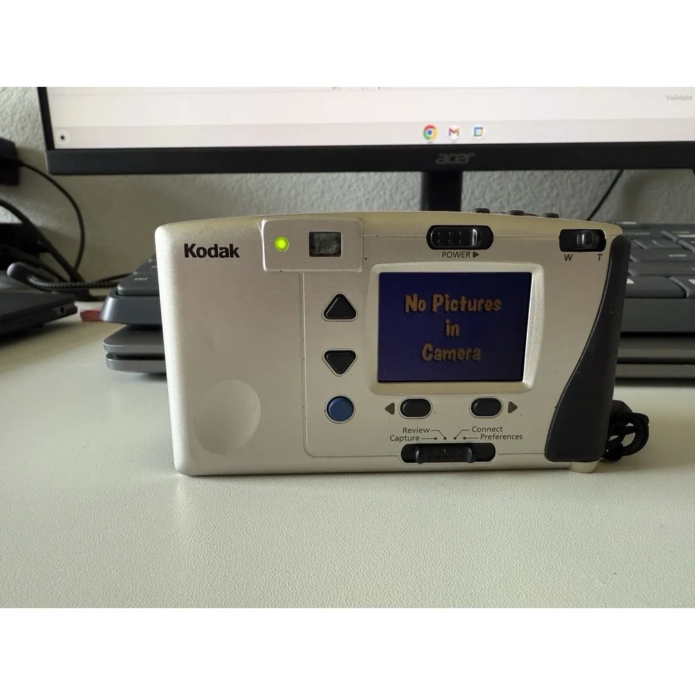 Kodak DC215 Zoom Digital Camera With 32 MB Picture Card - Working‎ Nice